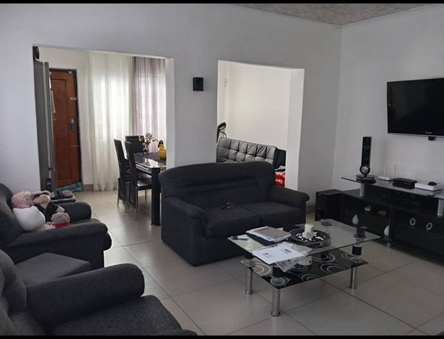 4 BEDROOM HOUSE FOR SALE IN CHATSWORTH CENTRAL